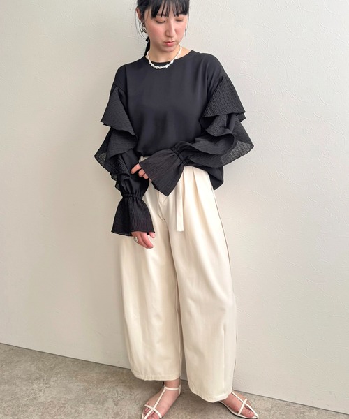 LHELBIE(レルビエ)の「ラッフルスリーブトップス(Tシャツ/カットソー・レディース・ブラック/オフホワイト・M)」の6枚目の写真