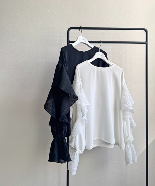 LHELBIE(レルビエ)の「ラッフルスリーブトップス(Tシャツ/カットソー・レディース・ブラック/オフホワイト・M)」の21枚目の写真