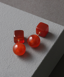 Lilas（リラ）の「ラウンド*キューブカラーストーンピアス K10（両耳）（ピアス（両耳用））」