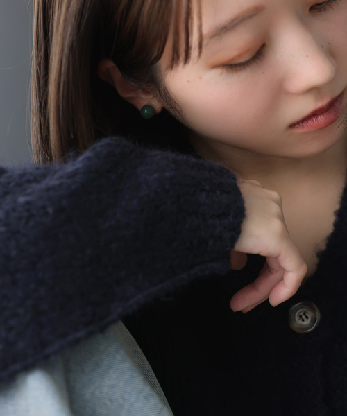 Lilas（リラ）の「ラウンド*キューブカラーストーンピアス K10（両耳）（ピアス（両耳用）・レディース・チャコールグレー/ブラック/グリーン/ホワイト/レッド・FREE）」の6枚目の写真