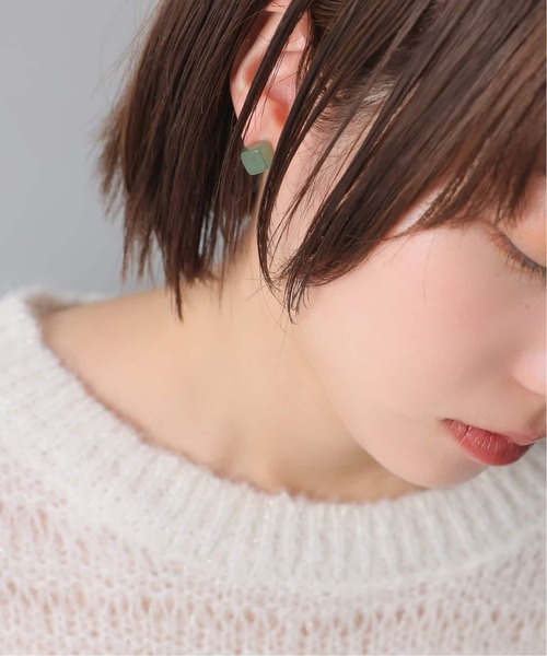 Lilas（リラ）の「ラウンド*キューブカラーストーンピアス K10（両耳）（ピアス（両耳用）・レディース・チャコールグレー/ブラック/グリーン/ホワイト/レッド・FREE）」の7枚目の写真