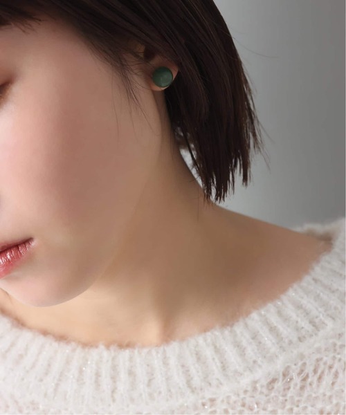 Lilas（リラ）の「ラウンド*キューブカラーストーンピアス K10（両耳）（ピアス（両耳用）・レディース・チャコールグレー/ブラック/グリーン/ホワイト/レッド・FREE）」の8枚目の写真