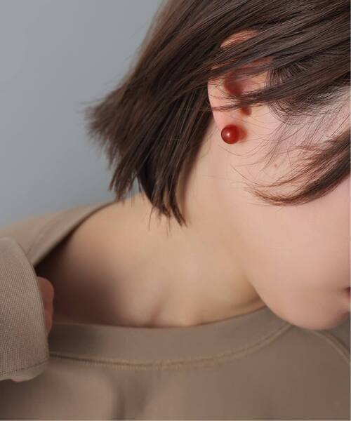 Lilas（リラ）の「ラウンド*キューブカラーストーンピアス K10（両耳）（ピアス（両耳用）・レディース・チャコールグレー/ブラック/グリーン/ホワイト/レッド・FREE）」の11枚目の写真