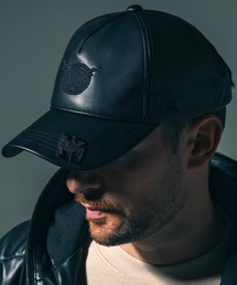 1PIU1UGUALE3  RELAX （ウノピゥウノウグァーレトレ リラックス）の「1PIU1UGUALE3 RELAX × Mark Gonzales(ウノピゥウノウグァーレトレ リラックス)アップリケシンセティック レザーキャップ（キャップ）」