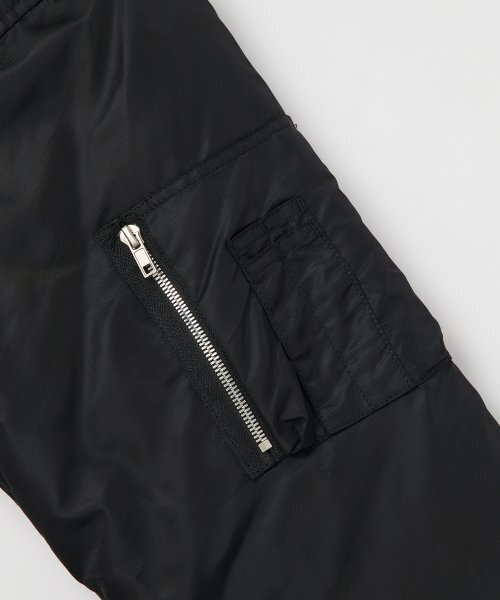 AOTT(アンアウトピット)の「ユニセックスオーバーサイズMA-1ブラック(VER - 2)(MA-1・メンズ・ブラック・S/M/L)」の7枚目の写真