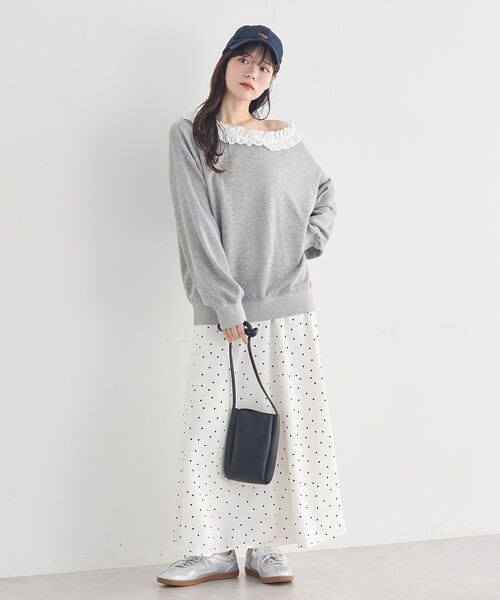 earth music&ecology（アースミュージックアンドエコロジー）の「チャーム付きWリボンスニーカー（スニーカー・レディース・シルバー/ベージュ/ブルー・S/M/L）」の4枚目の写真