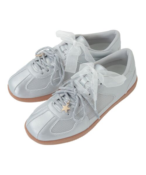 earth music&ecology（アースミュージックアンドエコロジー）の「チャーム付きWリボンスニーカー（スニーカー・レディース・シルバー/ベージュ/ブルー・S/M/L）」の10枚目の写真