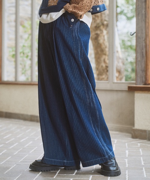 CASPER JOHN(キャスパージョン)の「Side pin tuck stripe denim pants/サイドピンタックストライプデニムパンツ(デニムパンツ・メンズ・ブラック/ネイビー・MEDIUM/SMALL/X-SMALL/LARGE)」の7枚目の写真
