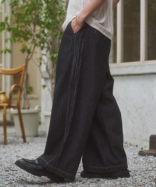 CASPER JOHN(キャスパージョン)の「Side pin tuck stripe denim pants/サイドピンタックストライプデニムパンツ(デニムパンツ・メンズ・ブラック/ネイビー・MEDIUM/SMALL/X-SMALL/LARGE)」の5枚目の写真