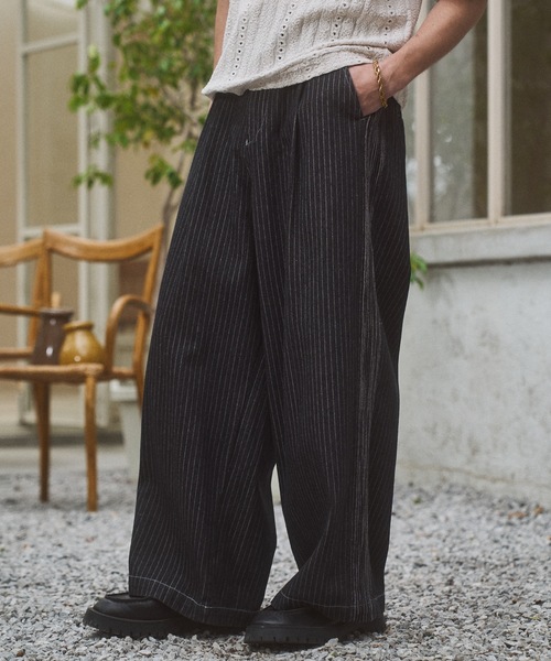 CASPER JOHN(キャスパージョン)の「Side pin tuck stripe denim pants/サイドピンタックストライプデニムパンツ(デニムパンツ・メンズ・ブラック/ネイビー・MEDIUM/SMALL/X-SMALL/LARGE)」の3枚目の写真