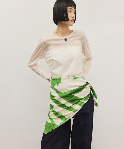 ADAM ET ROPE'(アダムエロペ)の「DOMY DIRECT print scarf(バンダナ/スカーフ・レディース・ブラック/グリーン・FREE)」の1枚目の写真