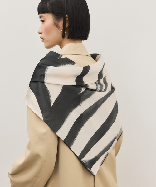 ADAM ET ROPE'(アダムエロペ)の「DOMY DIRECT print scarf(バンダナ/スカーフ・レディース・ブラック/グリーン・FREE)」の10枚目の写真