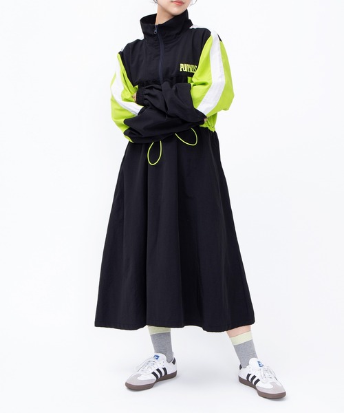PUNYUS(プニュズ)の「切り替えナイロンワンピース(ワンピース・レディース・ベージュ/ブルー/ブラック・1/2/3/4)」の2枚目の写真