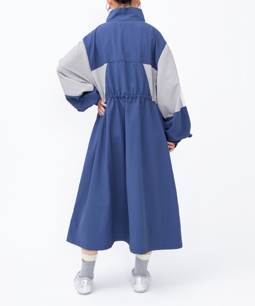PUNYUS(プニュズ)の「切り替えナイロンワンピース(ワンピース・レディース・ベージュ/ブルー/ブラック・1/2/3/4)」の5枚目の写真
