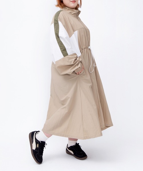 PUNYUS(プニュズ)の「切り替えナイロンワンピース(ワンピース・レディース・ベージュ/ブルー/ブラック・1/2/3/4)」の8枚目の写真