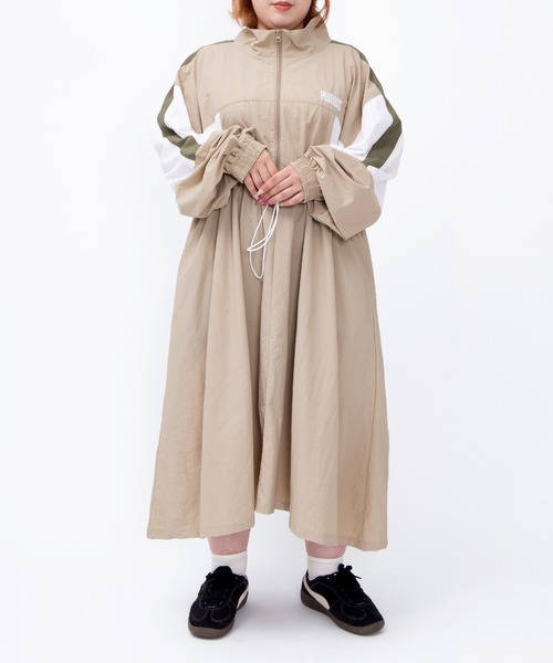 PUNYUS(プニュズ)の「切り替えナイロンワンピース(ワンピース・レディース・ベージュ/ブルー/ブラック・1/2/3/4)」の10枚目の写真