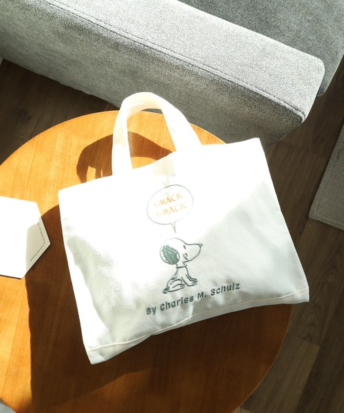 SNOOPY（スヌーピー）の「SNOOPY スヌーピー ミニレッスントート 刺繍（トートバッグ・レディース・ホワイト系2/ホワイト系3/ホワイト系1・FREE）」の3枚目の写真
