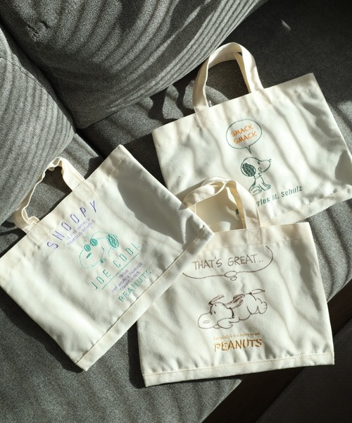 SNOOPY（スヌーピー）の「SNOOPY スヌーピー ミニレッスントート 刺繍（トートバッグ・レディース・ホワイト系2/ホワイト系3/ホワイト系1・FREE）」の4枚目の写真