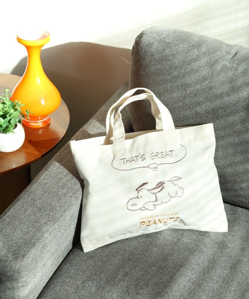 SNOOPY（スヌーピー）の「SNOOPY スヌーピー ミニレッスントート 刺繍（トートバッグ・レディース・ホワイト系2/ホワイト系3/ホワイト系1・FREE）」の6枚目の写真