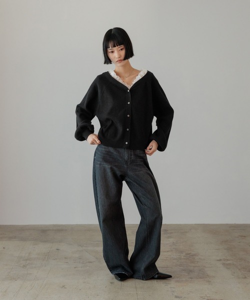 LOWRYS FARM（ローリーズファーム）の「レースドッキングＶカーディガン 654890（カーディガン/ボレロ・レディース・ブラック/ベージュ/グレー・FREE）」の4枚目の写真