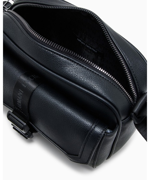 ARMANI EXCHANGE(アルマーニエクスチェンジ)の「【A|X アルマーニ エクスチェンジ】AXロゴ バックルディテール ショルダーバッグ(ショルダーバッグ・メンズ・ブラック・FREE)」の5枚目の写真