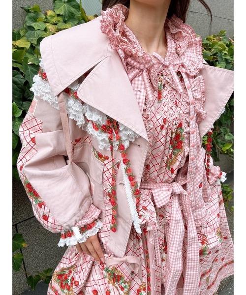 PINK HOUSE(ピンクハウス)の「苺リースプリントノースリーブブラウス(シャツ/ブラウス・レディース・ブラック/シャンパン/ブルー/レッド/グリーン・フリー)」の11枚目の写真