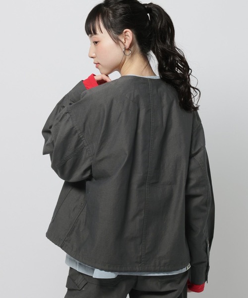 niko and...（ニコアンド）の「オックスダブルボタンカバーオール（カバーオール・レディース・アイボリー/チャコール/ナチュラル・LARGE/MEDIUM）」の13枚目の写真