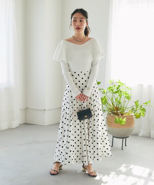 La boutique BonBon（ラブティックボンボン）の「【今すぐお届け！・女子力UP】ラッフルフリルニット（ニット/セーター・レディース・オフホワイト/サックスブルー/ネイビー・FREE）」の8枚目の写真