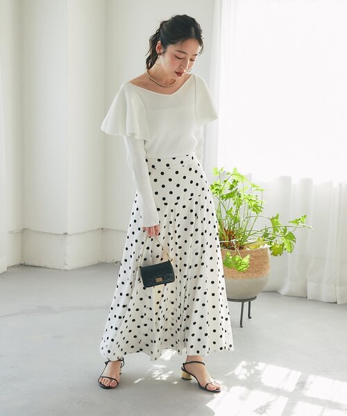 La boutique BonBon（ラブティックボンボン）の「【今すぐお届け！・女子力UP】ラッフルフリルニット（ニット/セーター・レディース・オフホワイト/サックスブルー/ネイビー・FREE）」の11枚目の写真