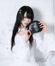 mine by LAFARY（マインバイラファリー）の「キャットスタッズポーチ（ポーチ）」