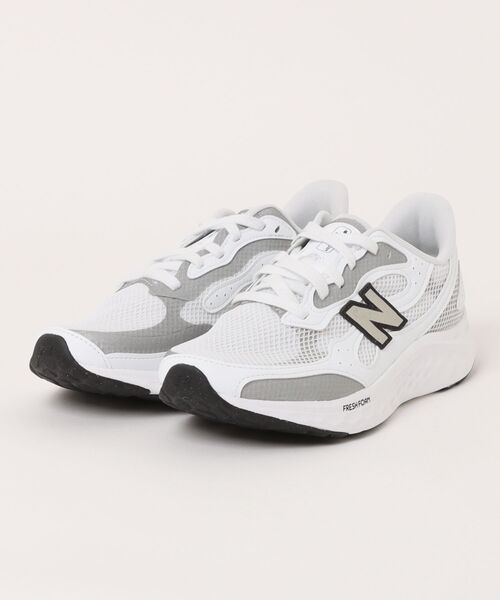 NEW BALANCE(ニューバランス)の「《New Balance》MARIS(スニーカー・メンズ・ベージュ/ホワイト/ブラック×シルバー・25.5cm/26.0cm/26.5cm/27.0cm/27.5cm/28.0cm)」の1枚目の写真