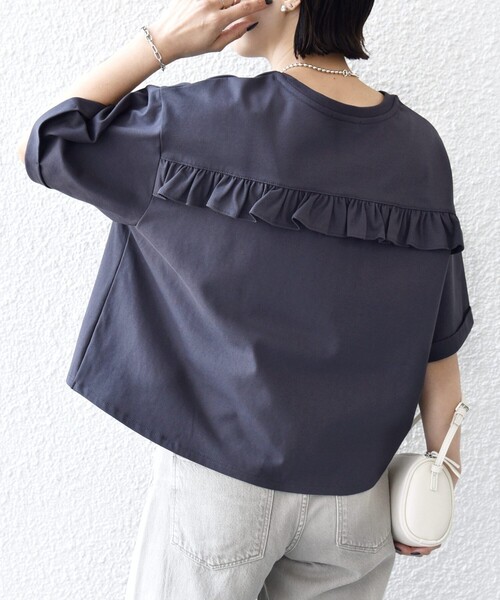SHIPS(シップス)の「【WEB限定】〈接触冷感〉オーガニック コットン フリル TEE(Tシャツ/カットソー・レディース・ダークグレー/ライラック/オフホワイト・ONESIZE)」の4枚目の写真