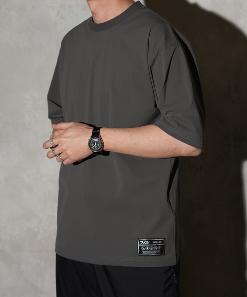 TAION（タイオン）の「TAION / タイオン FUCTION T-SHIRTS <RELAXED LOOSE> (TAION-TS01BS-OS) 機能素材 オーバーサイズTシャツ（Tシャツ/カットソー・メンズ・ブラック/チャコールグレー/ダークネイビー/ホワイト・SMALL/MEDIUM/LARGE/X-LARGE）」の3枚目の写真