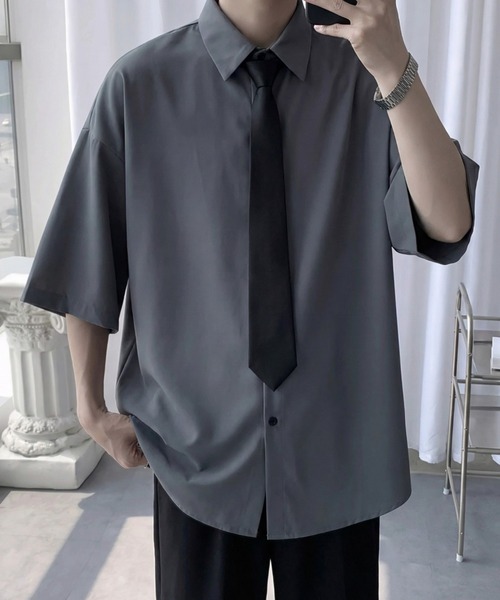 WYZ wear(ダブリューワイジィーウェア)の「ネクタイ付きオーバーサイズ半袖シャツ/ユニセックス(シャツ/ブラウス・メンズ・ブラック/グレー/ホワイト・XL/L/M)」の3枚目の写真