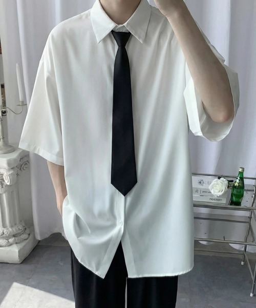 WYZ wear(ダブリューワイジィーウェア)の「ネクタイ付きオーバーサイズ半袖シャツ/ユニセックス(シャツ/ブラウス・メンズ・ブラック/グレー/ホワイト・XL/L/M)」の1枚目の写真
