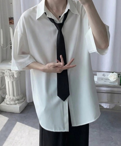 WYZ wear(ダブリューワイジィーウェア)の「ネクタイ付きオーバーサイズ半袖シャツ/ユニセックス(シャツ/ブラウス・メンズ・ブラック/グレー/ホワイト・XL/L/M)」の5枚目の写真
