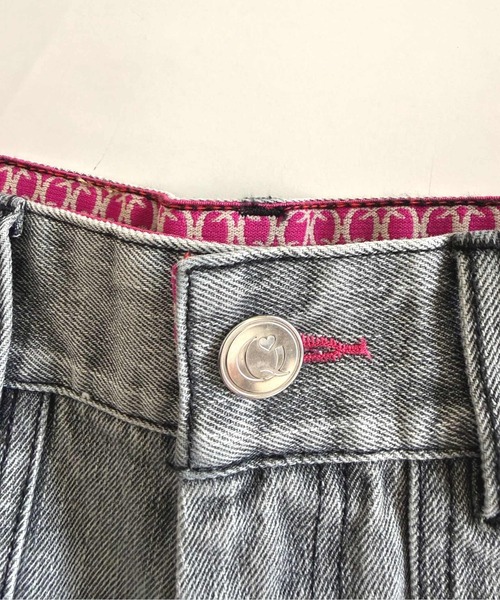 Q（キュー）の「Qgirlワイドブラックデニム（デニムパンツ・レディース・グレー・LARGE/MEDIUM/SMALL）」の5枚目の写真
