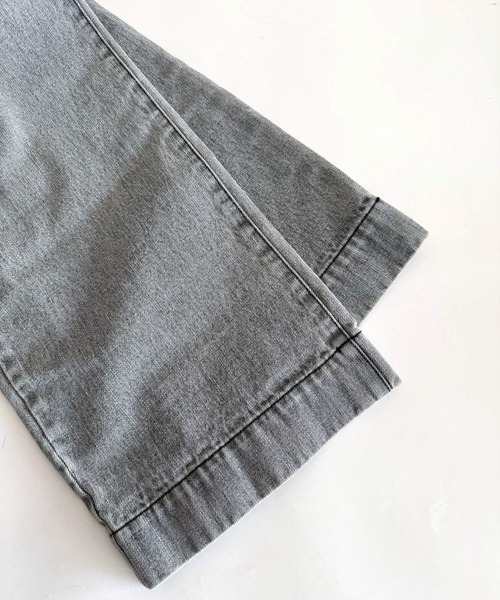 Q（キュー）の「Qgirlワイドブラックデニム（デニムパンツ・レディース・グレー・LARGE/MEDIUM/SMALL）」の12枚目の写真