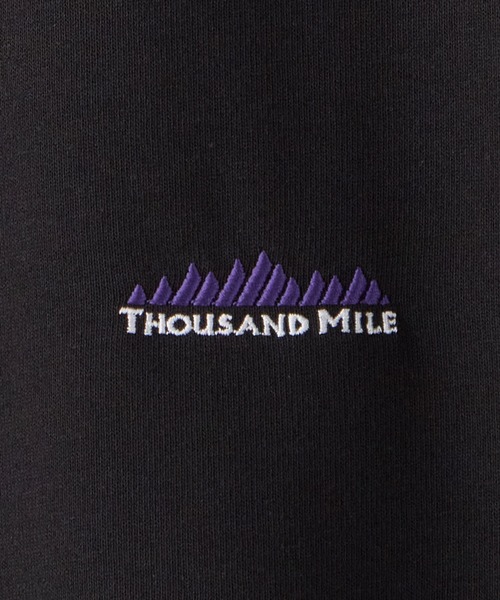 THOUSAND MILE(サウザンドマイル)の「THOUSAND MILE/サウザンドマイル SHORT SLEEVE PRINT T-SHIRT VERTICAL LOGO ビッグプリント ロゴ刺繍 クルーネックTシャツ 秋 秋服 2026年秋冬(Tシャツ/カットソー・メンズ・ホワイト/ブラック・XS/M/L/XL)」の8枚目の写真