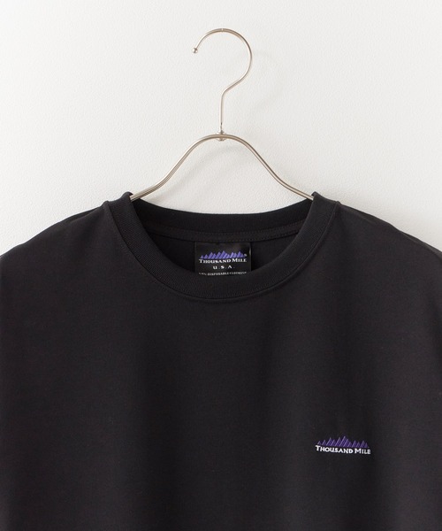 THOUSAND MILE(サウザンドマイル)の「THOUSAND MILE/サウザンドマイル SHORT SLEEVE PRINT T-SHIRT VERTICAL LOGO ビッグプリント ロゴ刺繍 クルーネックTシャツ 秋 秋服 2026年秋冬(Tシャツ/カットソー・メンズ・ホワイト/ブラック・XS/M/L/XL)」の11枚目の写真