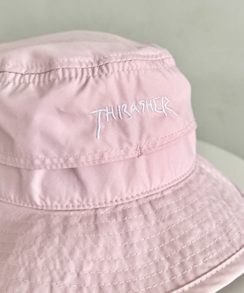 THRASHER（スラッシャー）の「【撥水/防汚】【接触冷感】THRASHER ロゴ刺繍 キッズ サンシェード バケットハット（あご紐付き）（ハット・キッズ・ピンク/アイボリー/ブラック・55cm）」の9枚目の写真