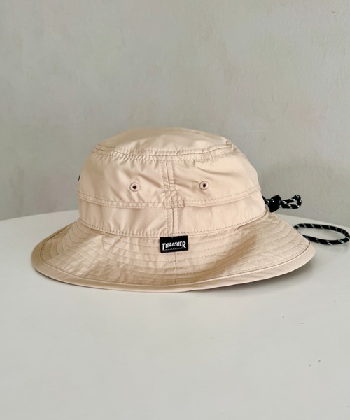 THRASHER（スラッシャー）の「【撥水/防汚】【接触冷感】THRASHER ロゴ刺繍 キッズ サンシェード バケットハット（あご紐付き）（ハット・キッズ・ピンク/アイボリー/ブラック・55cm）」の19枚目の写真