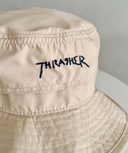 THRASHER（スラッシャー）の「【撥水/防汚】【接触冷感】THRASHER ロゴ刺繍 キッズ サンシェード バケットハット（あご紐付き）（ハット・キッズ・ピンク/アイボリー/ブラック・55cm）」の20枚目の写真