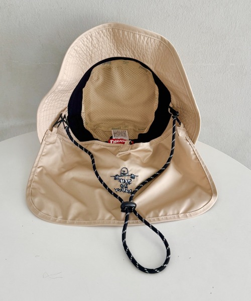 THRASHER（スラッシャー）の「【多機能】【撥水/防汚】【接触冷感/UVカット】THRASHER ロゴ刺繍  バケットハット/サファリハット/サンシールドハット（あご紐付き）（ハット・キッズ・ピンク/アイボリー/ブラック・55cm）」の22枚目の写真