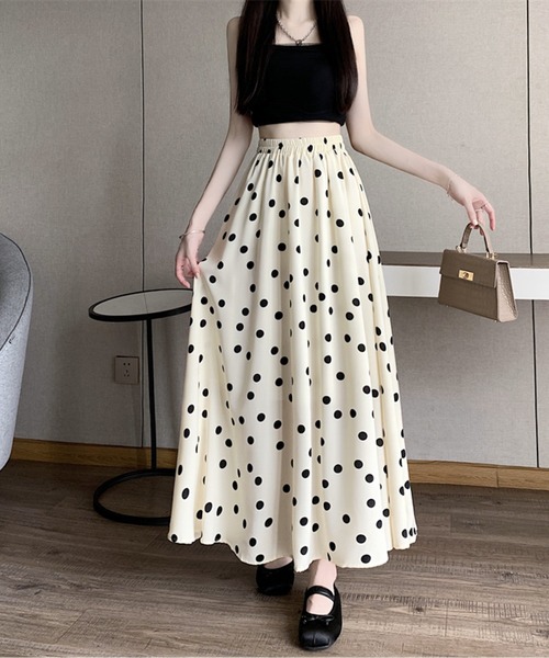 LUCPY(ラクピー)の「ドット柄フレアロングスカート(スカート・レディース・ホワイト/ブラック・SMALL/X-LARGE/LARGE/MEDIUM)」の5枚目の写真