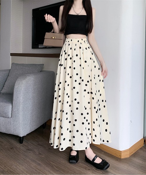 LUCPY(ラクピー)の「ドット柄フレアロングスカート(スカート・レディース・ホワイト/ブラック・SMALL/X-LARGE/LARGE/MEDIUM)」の6枚目の写真