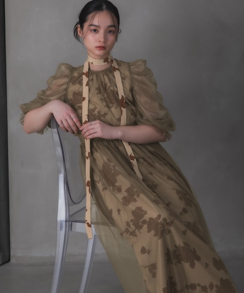 Rose of Sharon(ローズオブシャロン)の「シアーレイヤードパフ袖花柄ドレス(ドレス・レディース・ブラック/ブルー/ベージュ・M)」の4枚目の写真