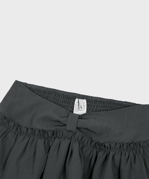 ALKI ALKA(アルキアルカ)の「Ribbon Tiered Mini Skirt (Charcoal)(スカート・レディース・ダークグレー・MEDIUM/SMALL)」の7枚目の写真