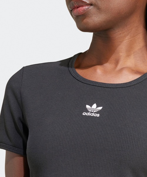 adidas(アディダス)の「adidas/アディダス ORI ESS RIB TEE クロップド丈 スリムフィット トレフォイルロゴ リブニットトップス 秋 秋服 2026年秋冬(Tシャツ/カットソー・レディース・ホワイト/ブラック・S/M/L/XS)」の5枚目の写真