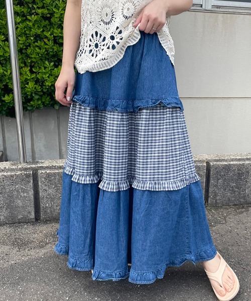 CRB(シーアールビー)の「デニムチェック切替ロングスカート(デニムスカート・レディース・インディゴブルー/ブルー・F)」の2枚目の写真